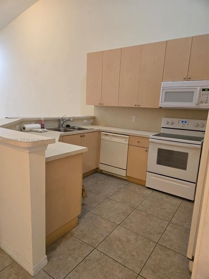1158 Ne 32nd Ave #1158 - Photo 6 of 21
