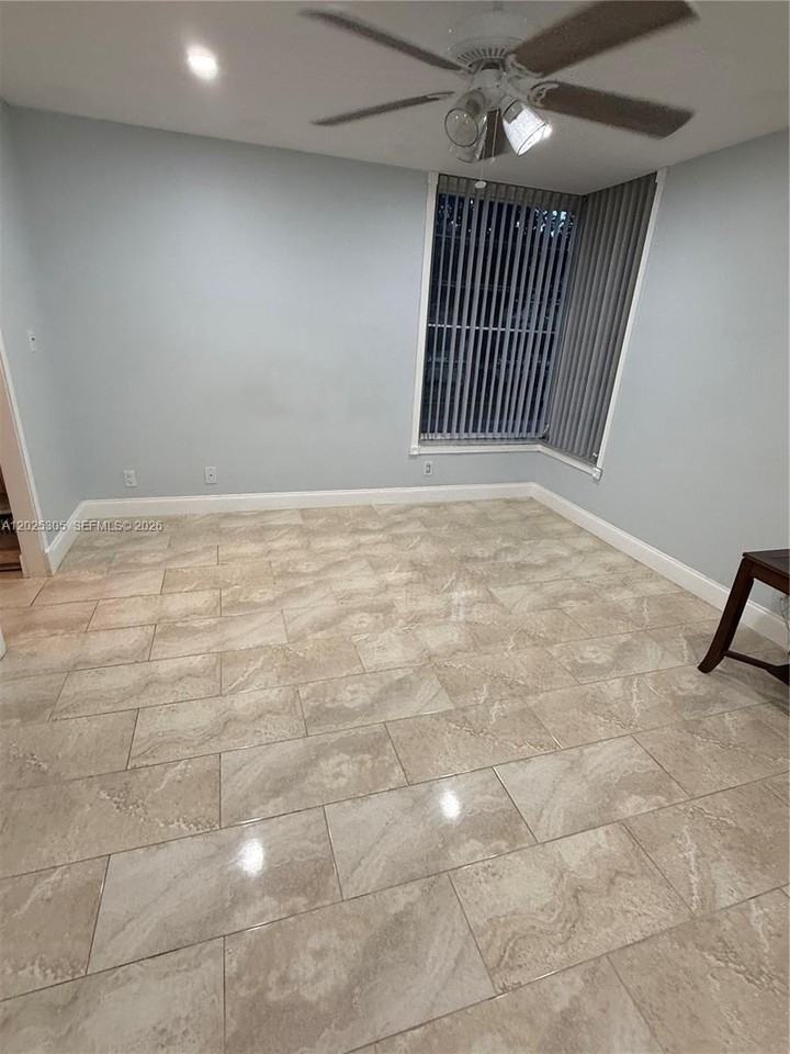 942 Ne 199th St #102 - Photo 6 of 16