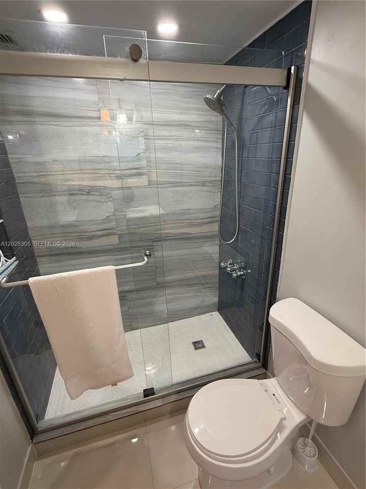 942 Ne 199th St #102 - Photo 7 of 16