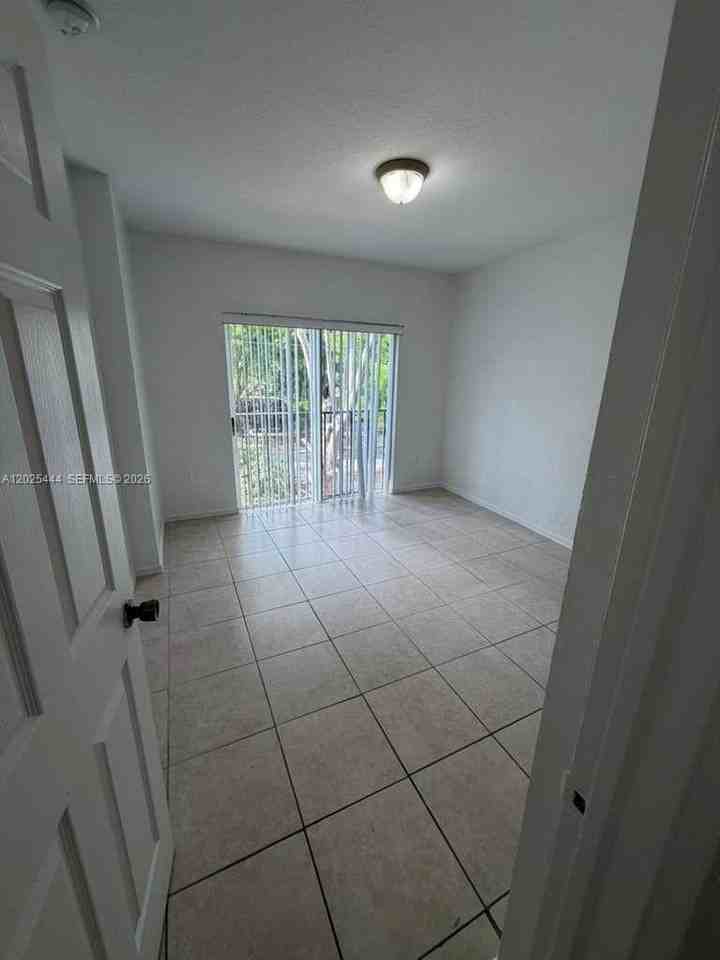 681 Sw 7th St #681 - Photo 7 of 16