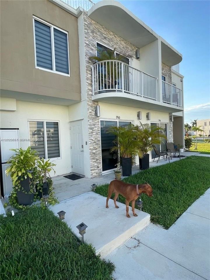 13960 Sw 258th Ter #13960 - Photo 3 of 15