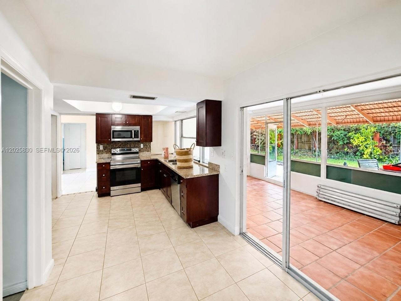6560 Nw 25th Ct - Photo 4 of 12