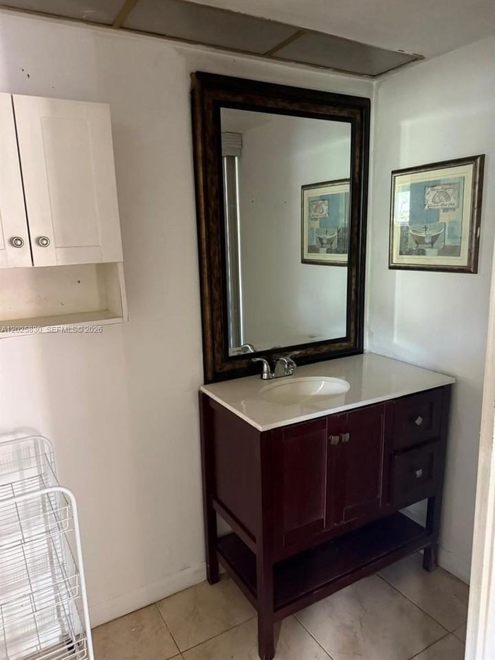 6560 Nw 25th Ct - Photo 7 of 12