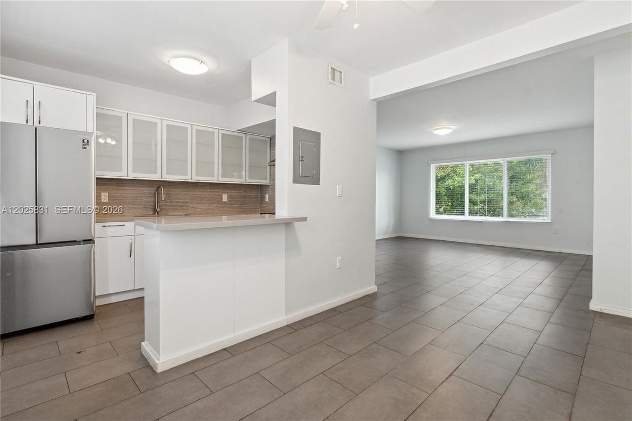 8501 Hawthorne Ave #4 - Photo 2 of 20