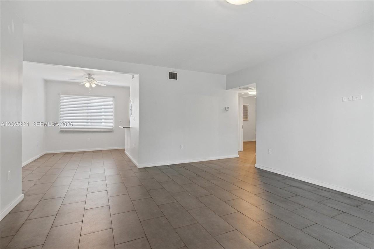 8501 Hawthorne Ave #4 - Photo 3 of 20