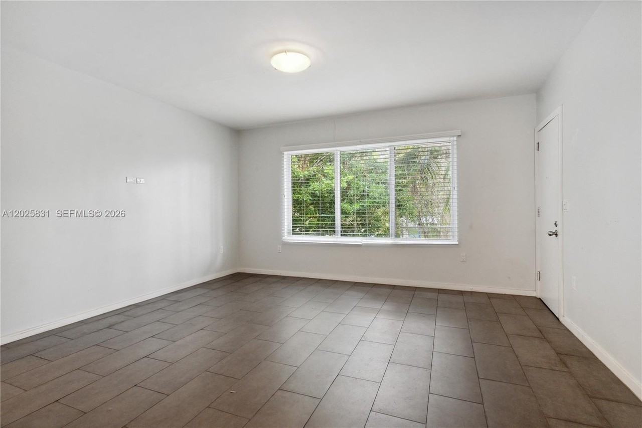 8501 Hawthorne Ave #4 - Photo 4 of 20