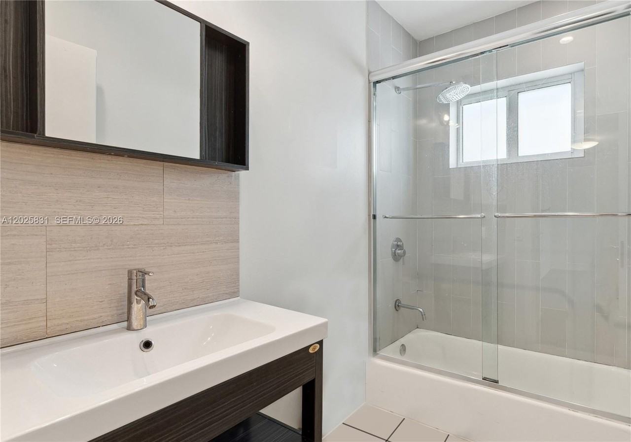 8501 Hawthorne Ave #4 - Photo 7 of 20