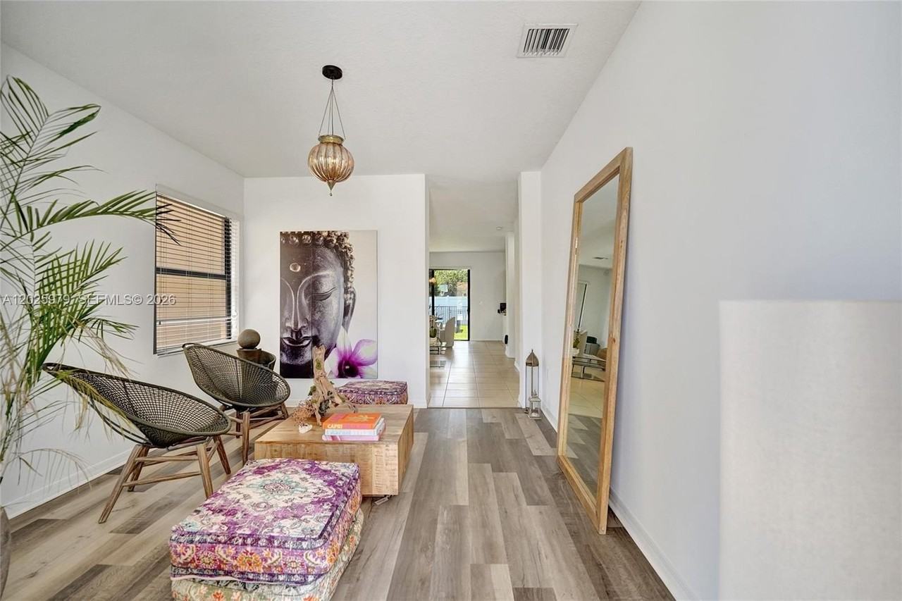 650 Ne 191st Ter - Photo 4 of 50