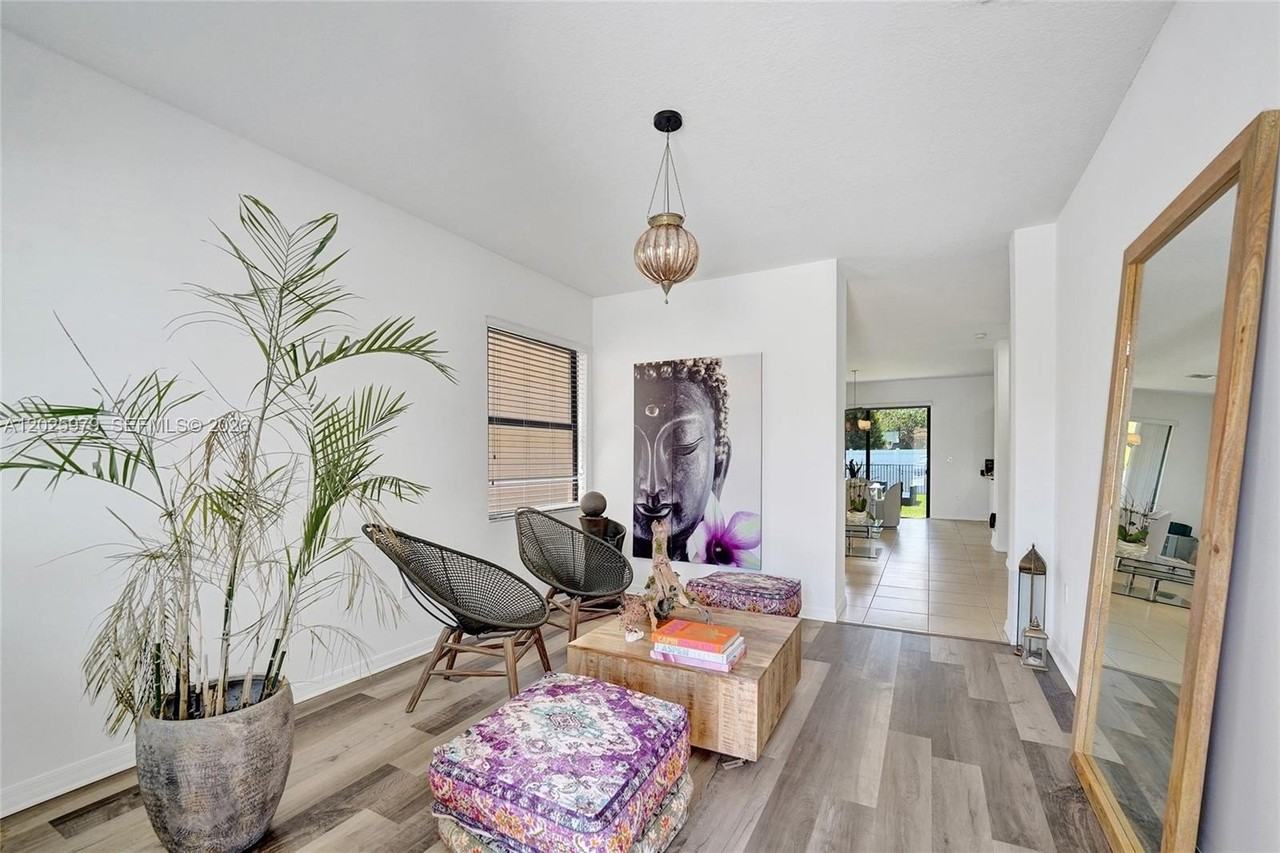 650 Ne 191st Ter - Photo 5 of 50
