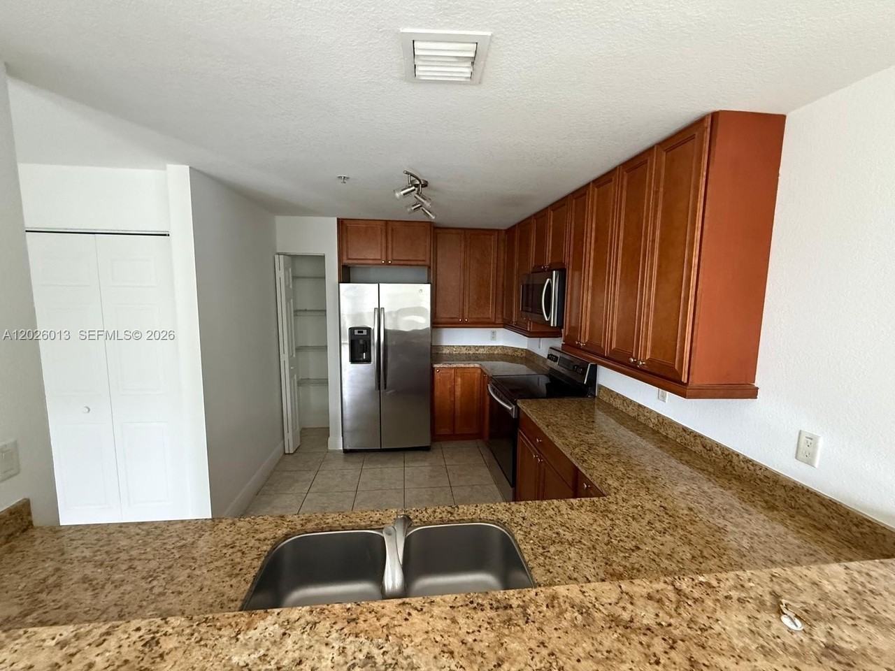 107 Mendoza Ave #201 - Photo 4 of 30