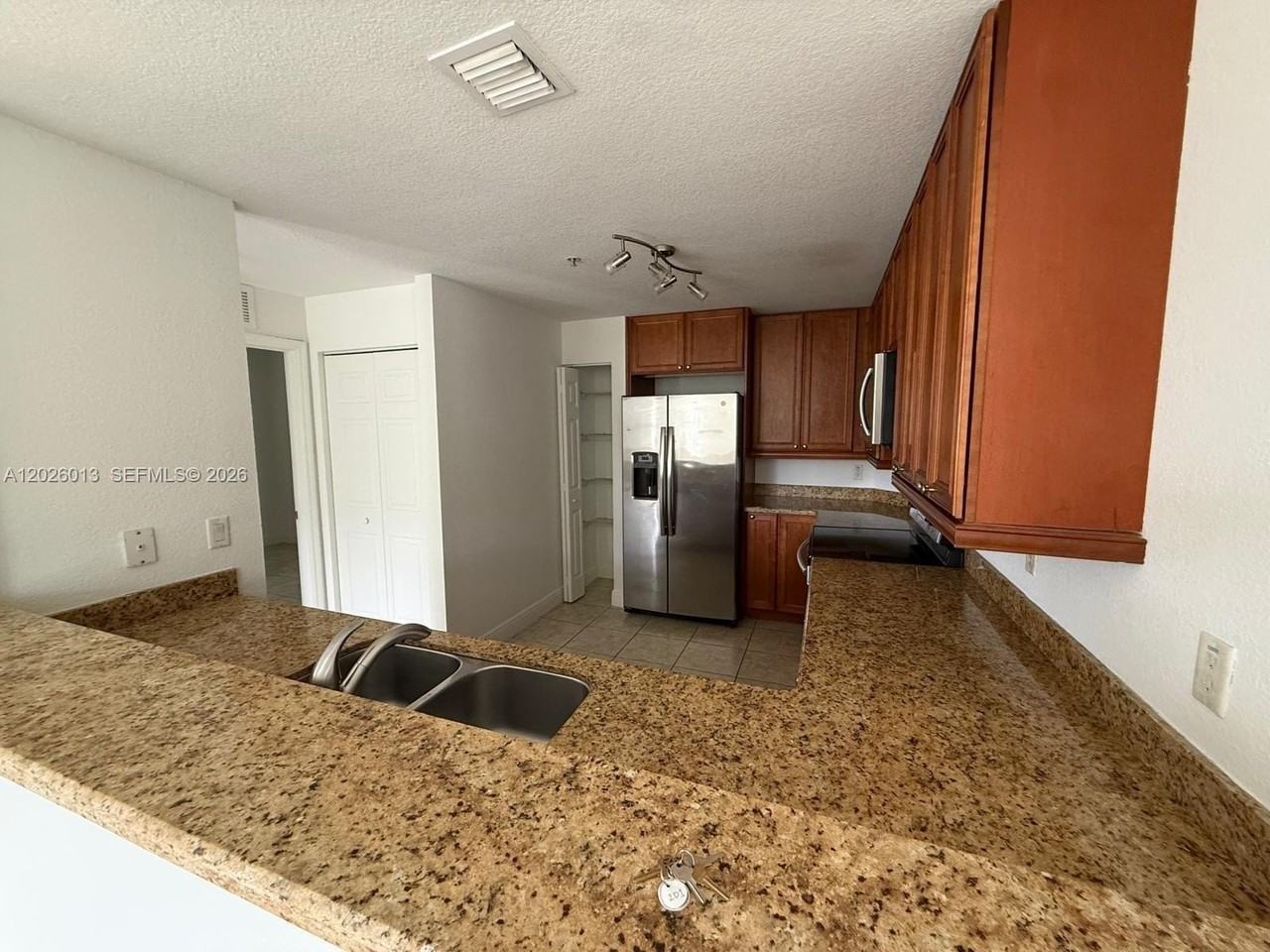 107 Mendoza Ave #201 - Photo 5 of 30