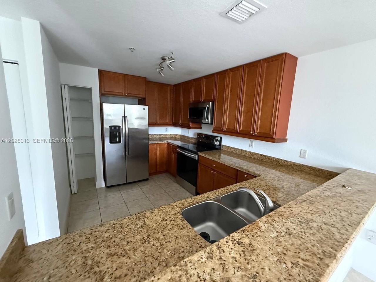 107 Mendoza Ave #201 - Photo 6 of 30