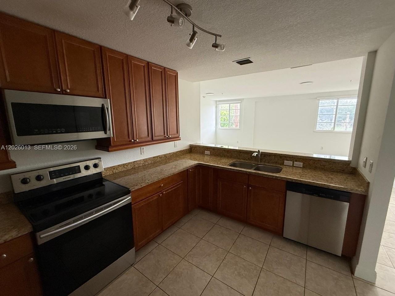 107 Mendoza Ave #201 - Photo 7 of 30