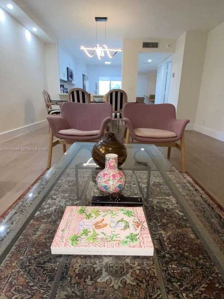 7350 Kinghurst Dr #305 - Photo 5 of 9