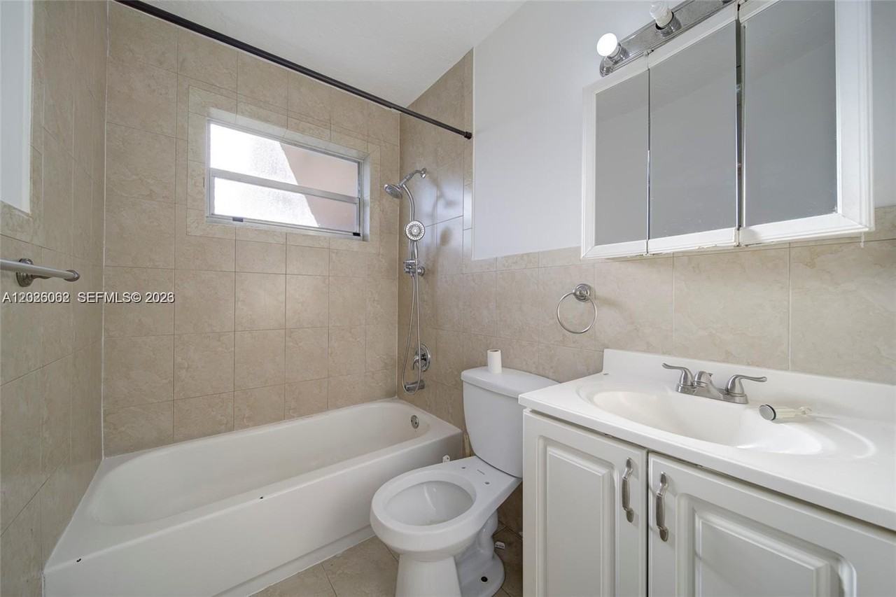 896 E 22nd St #898 - Photo 6 of 10