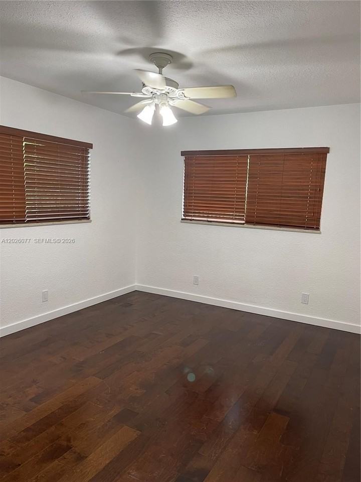 1230 Hollywood Blvd - Photo 4 of 10