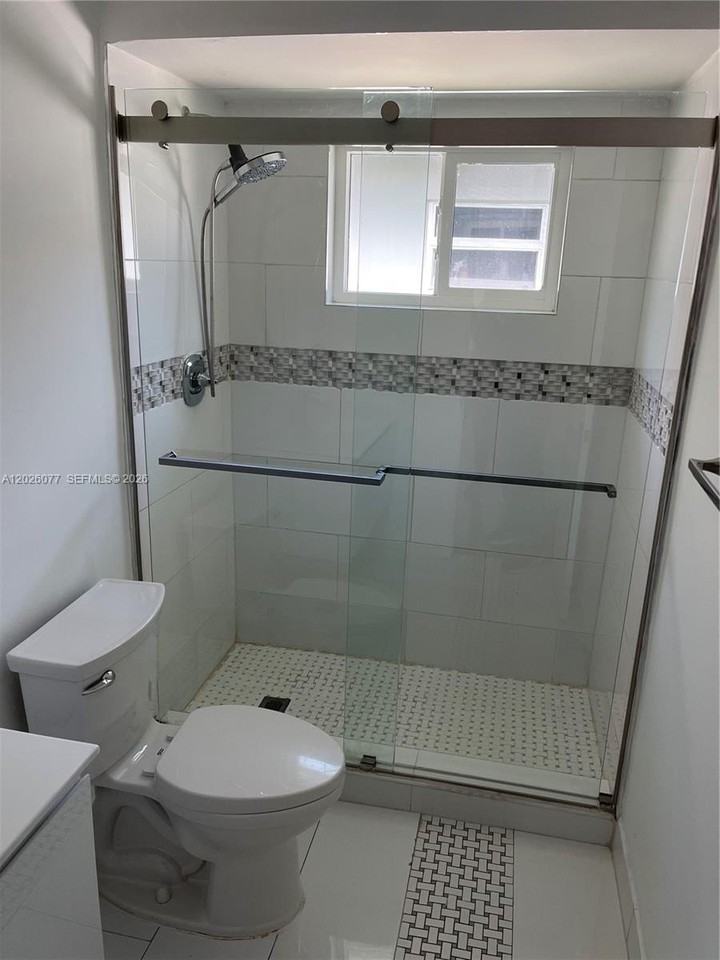 1230 Hollywood Blvd - Photo 6 of 10