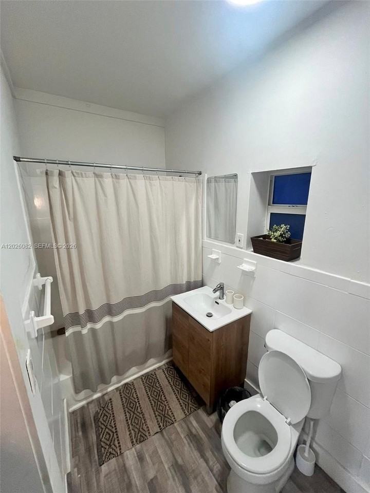 1845 Nw 114th St #0 - Photo 4 of 4