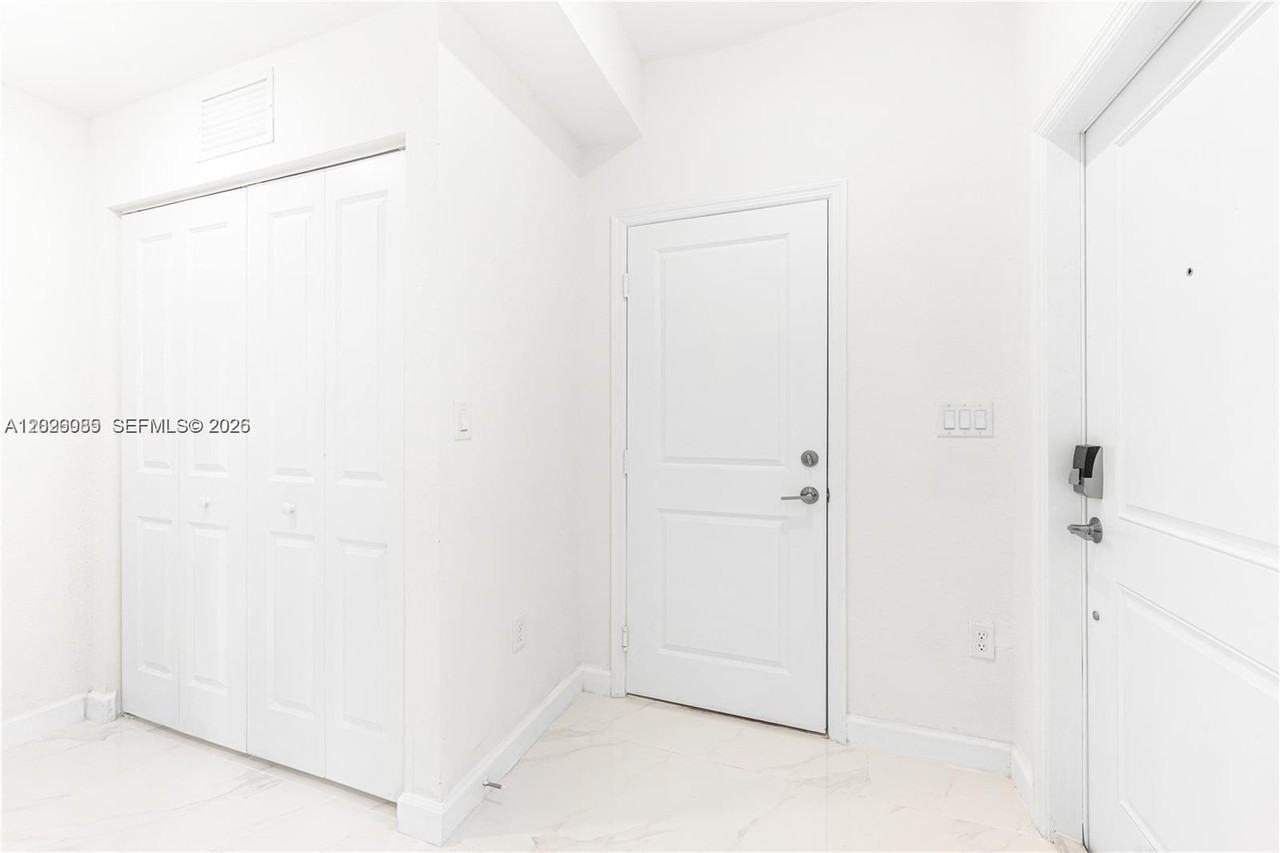 2209 Se 30th St #2 - Photo 3 of 14