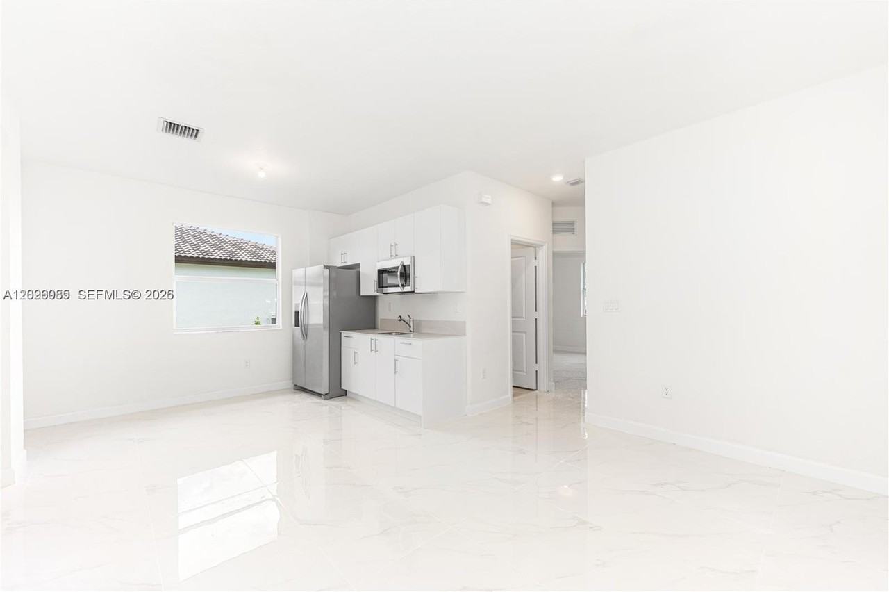 2209 Se 30th St #2 - Photo 7 of 14