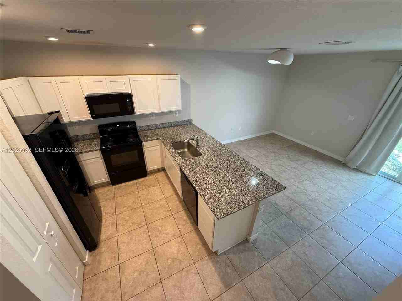 1073 Nw 5th St #1073 - Photo 3 of 12