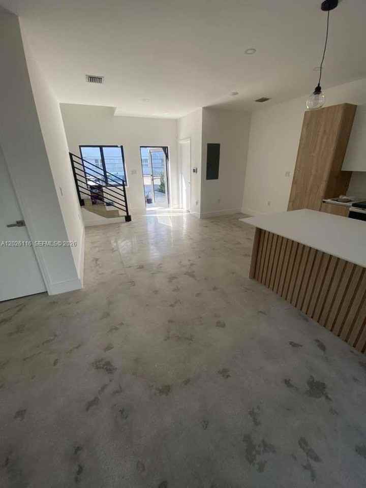 6233 Nw 20th Ave #B - Photo 7 of 23