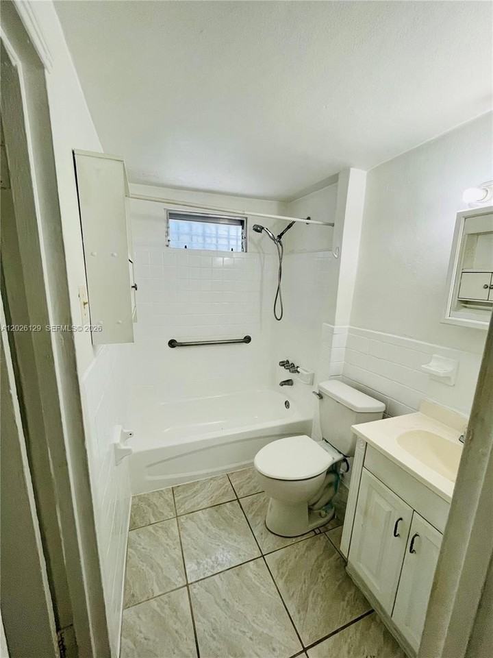 1445 Nw 16th Ave #1447 - Photo 7 of 9