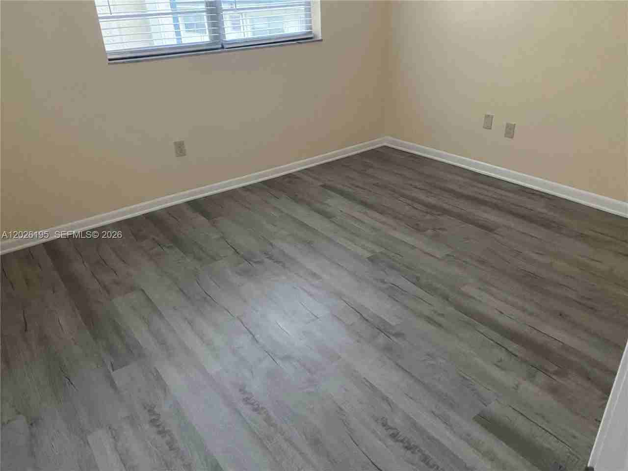 16750 Ne 10th Ave #201 - Photo 5 of 5