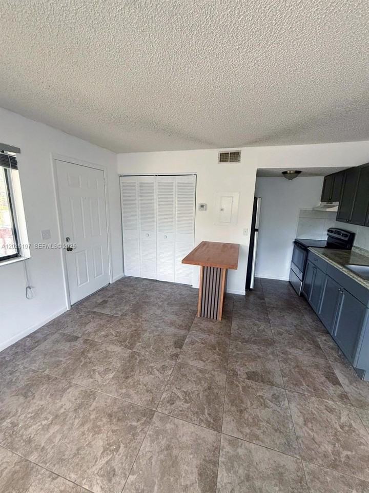 2070 Nw 43rd Ter #6 - Photo 5 of 9