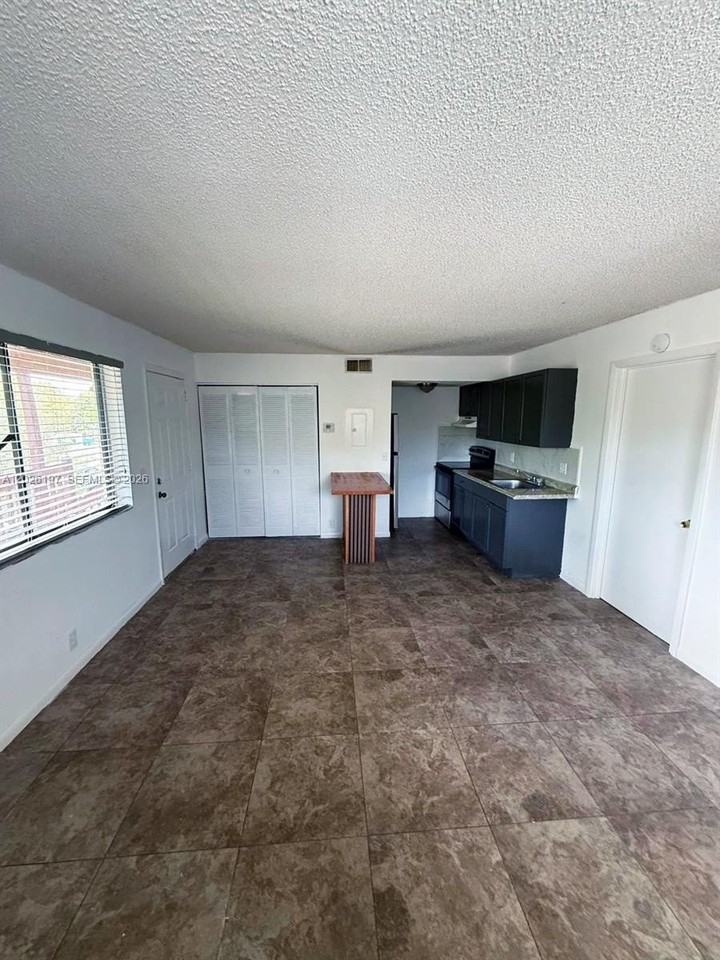 2070 Nw 43rd Ter #6 - Photo 6 of 9