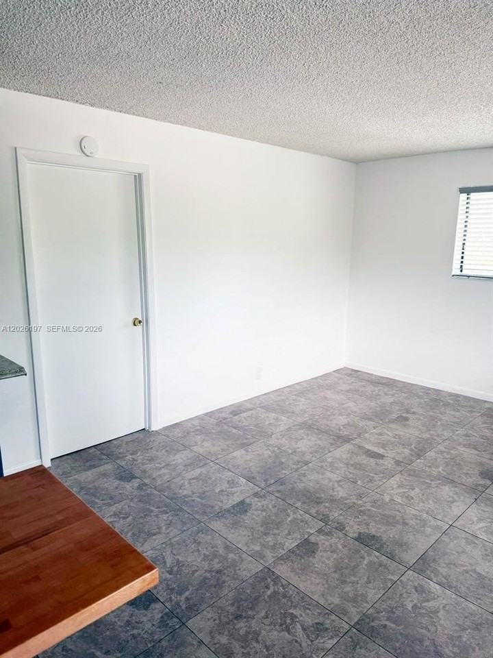 2070 Nw 43rd Ter #6 - Photo 7 of 9