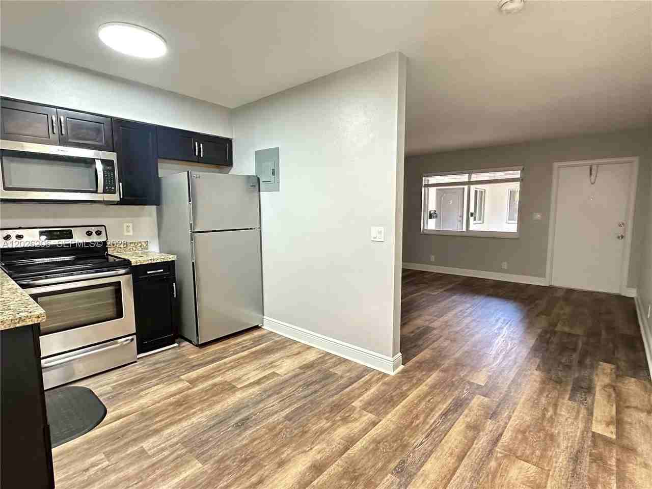 3720 Ne 22nd Ave #11 - Photo 2 of 30