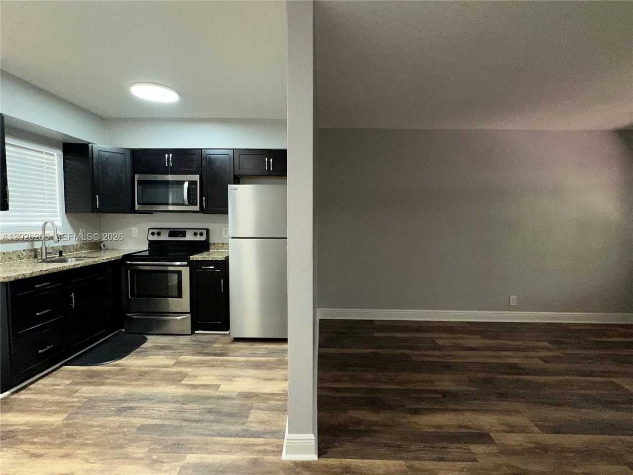 3720 Ne 22nd Ave #11 - Photo 5 of 30