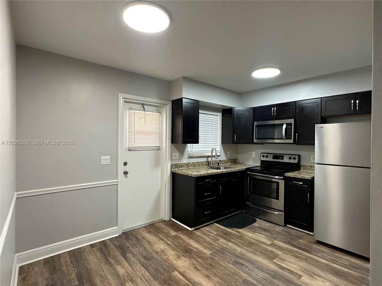 3720 Ne 22nd Ave #11 - Photo 6 of 30