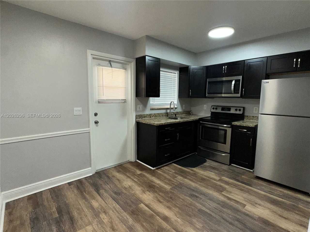 3720 Ne 22nd Ave #11 - Photo 7 of 30