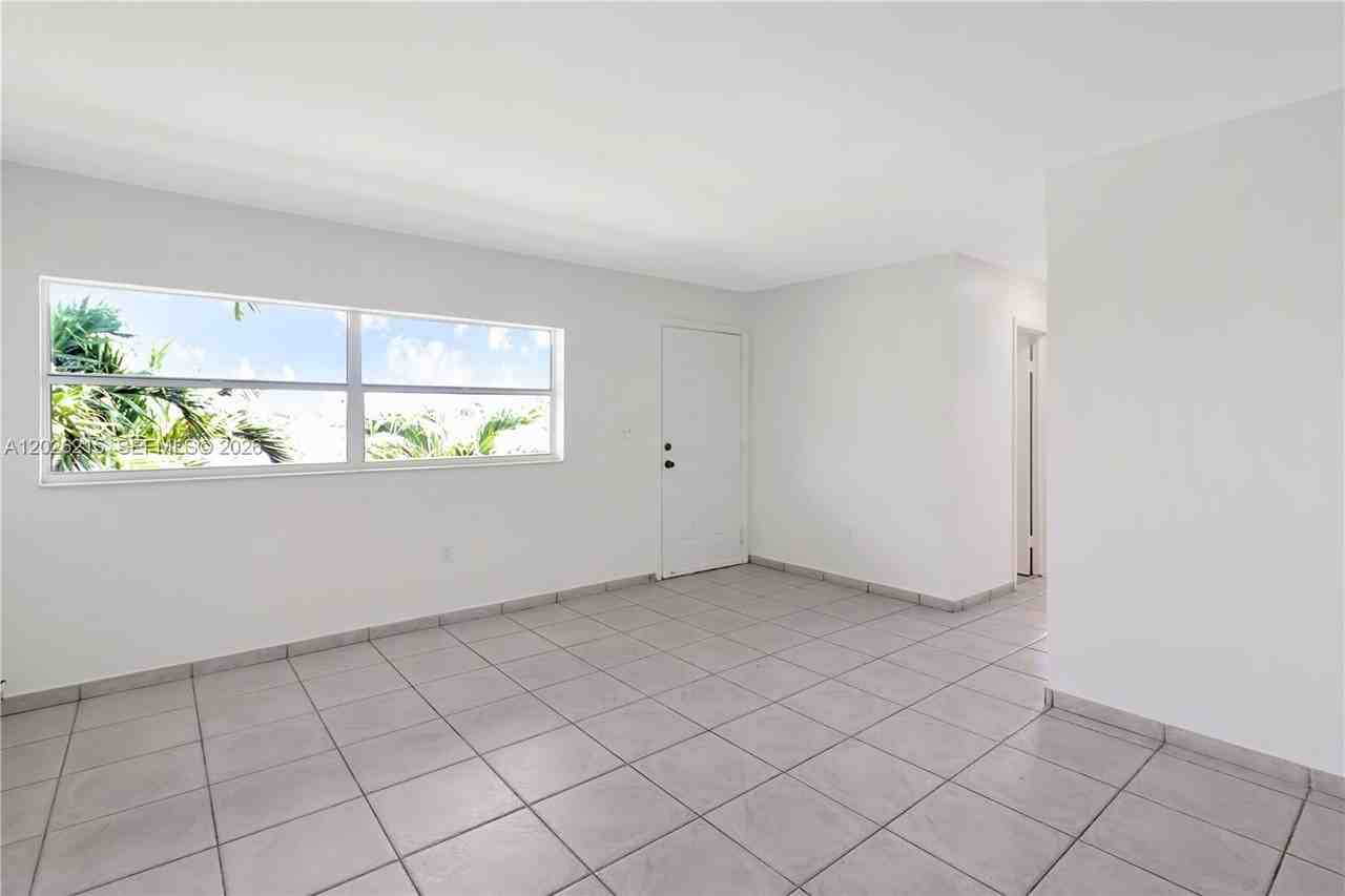 13371 Sw 17th Ln #2-8 - Photo 6 of 22