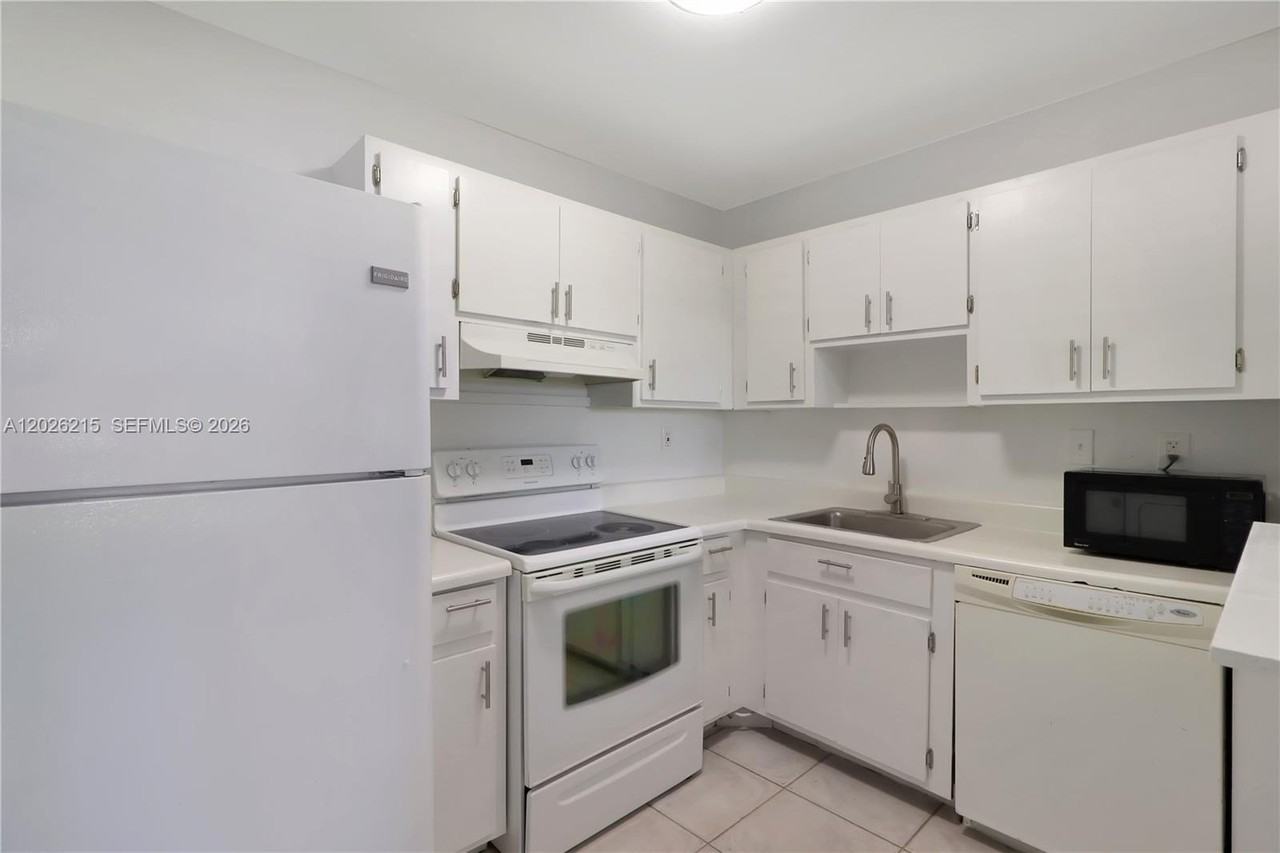 13371 Sw 17th Ln #2-8 - Photo 7 of 22