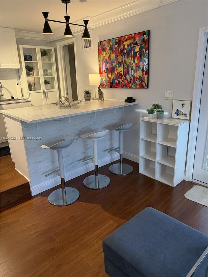 814 Nw 18th St #B - Photo 2 of 13