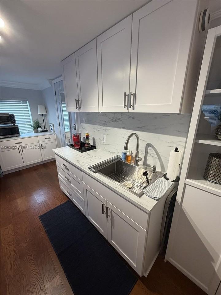 814 Nw 18th St #B - Photo 7 of 13