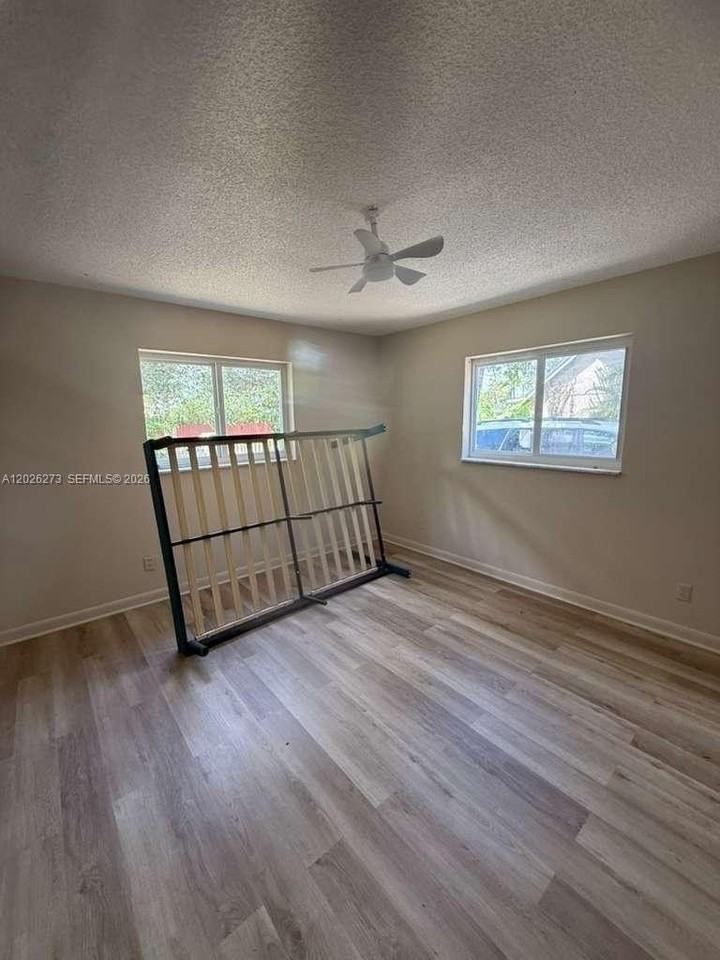 3850 Sw 59th Ter - Photo 2 of 4