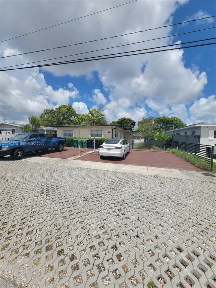 1052 Sw 79th Ave