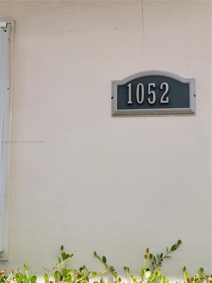 1052 Sw 79th Ave - Photo 3 of 22