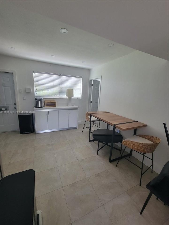 1052 Sw 79th Ave - Photo 6 of 22