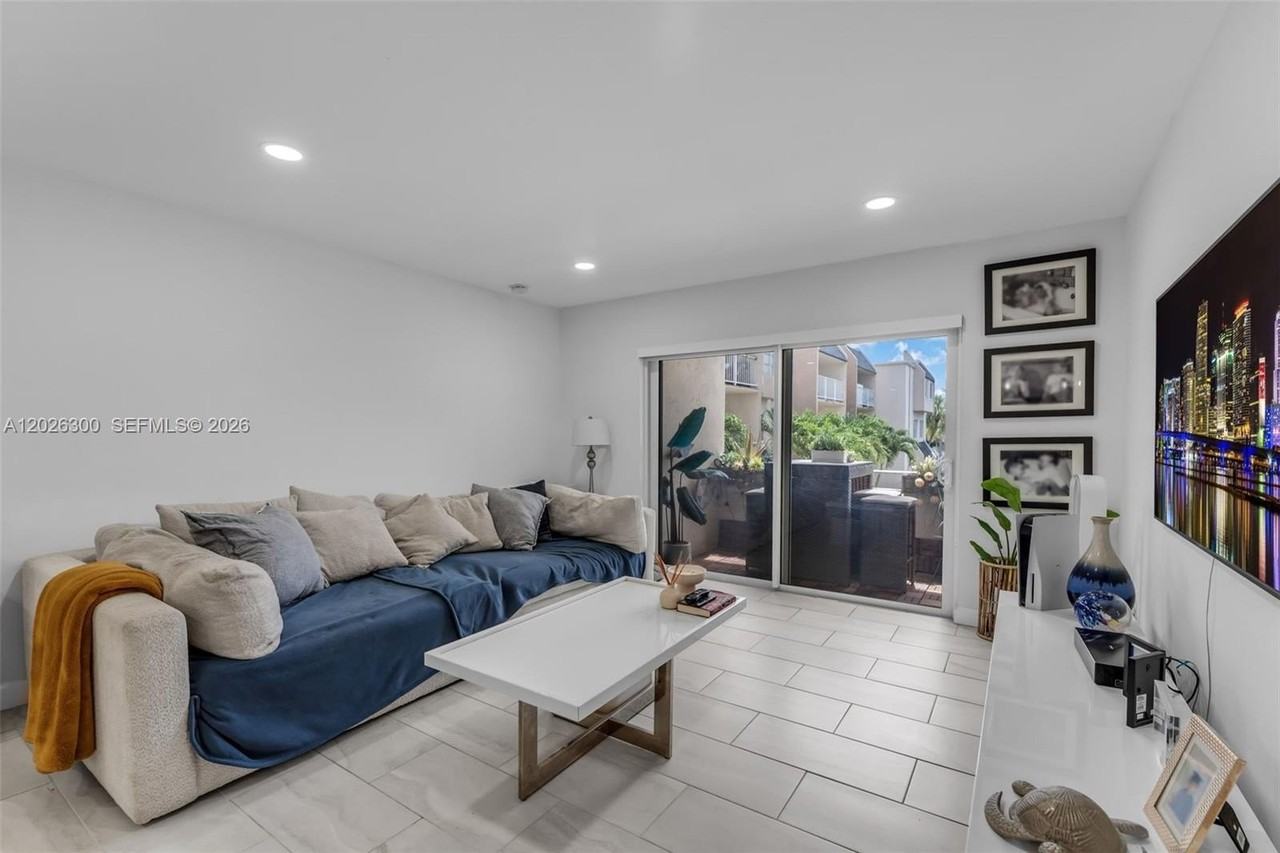 7765 Sw 86th St - Photo 2 of 34