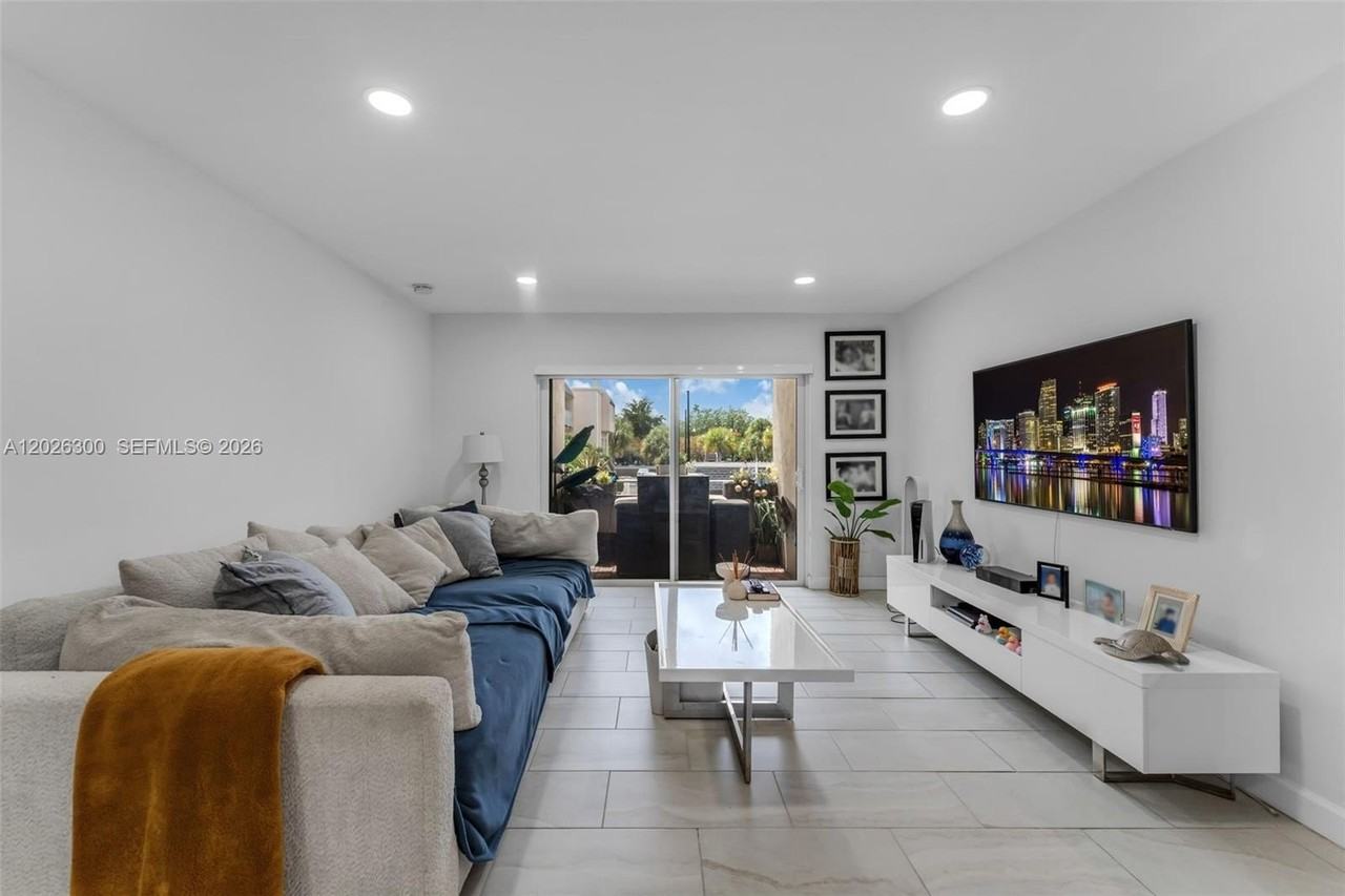 7765 Sw 86th St - Photo 3 of 34