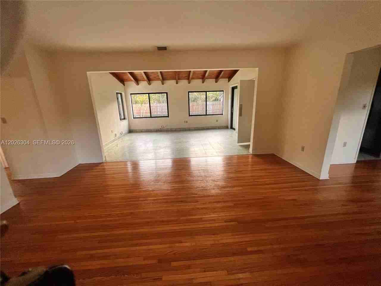 3240 Sw 57th Ave #0 - Photo 4 of 21