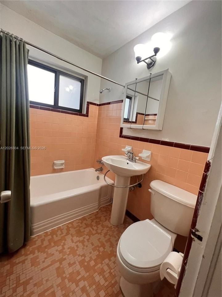 3240 Sw 57th Ave #0 - Photo 6 of 21