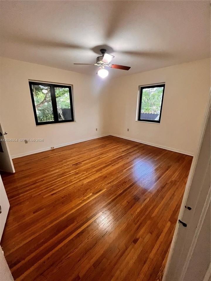 3240 Sw 57th Ave #0 - Photo 7 of 21