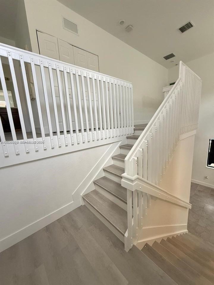 156 Ne 24th Ave - Photo 5 of 25