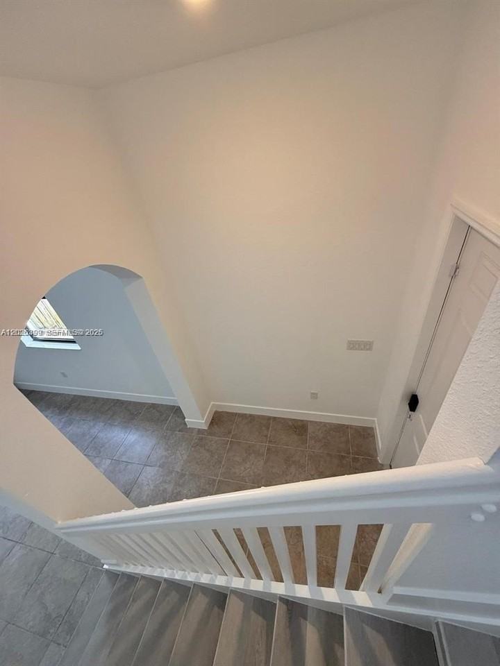 156 Ne 24th Ave - Photo 7 of 25